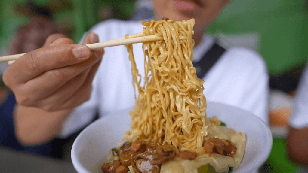 Lezatnya Mie Ayam Papi Gendut, Pesaing Berat Bakmi&nbsp;Sebelah!