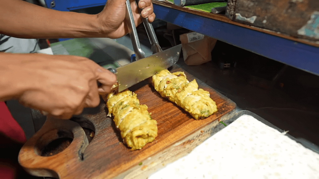 Unik, Tempe Mendoan Ada Isinya, Hanya di Mendoan Mas A’iem&nbsp;Cirebon!