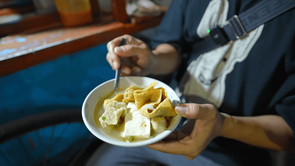 Borong Bakso Penjual 74 Tahun, Sampai Nangis&nbsp;Terharu!