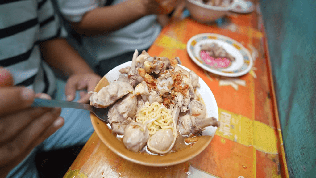 Bakso Tulang Pak Sabar, Hidden Gem yang Selalu Ramai!