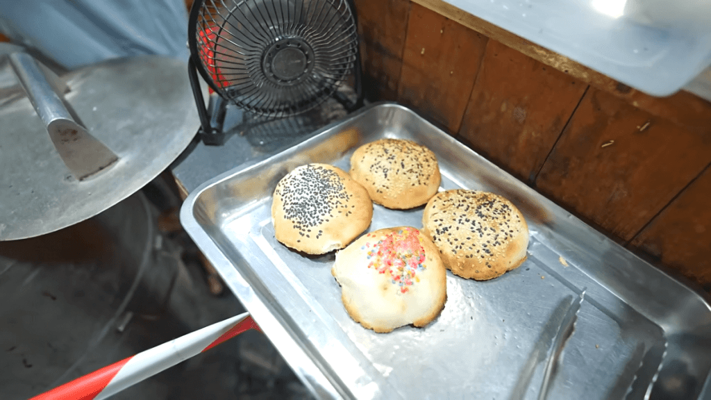 Unik, Bakpao Dipanggang Menggunakan Tungku 300 Derajat Celcius!